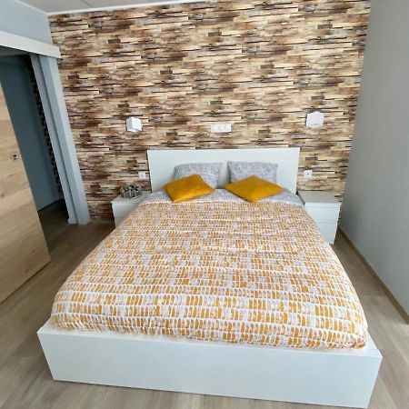 Logements Equipes A Onnaing Avec Espace Balneo En Option Proche Toyota, Autoroute Et Valenciennes Exterior foto
