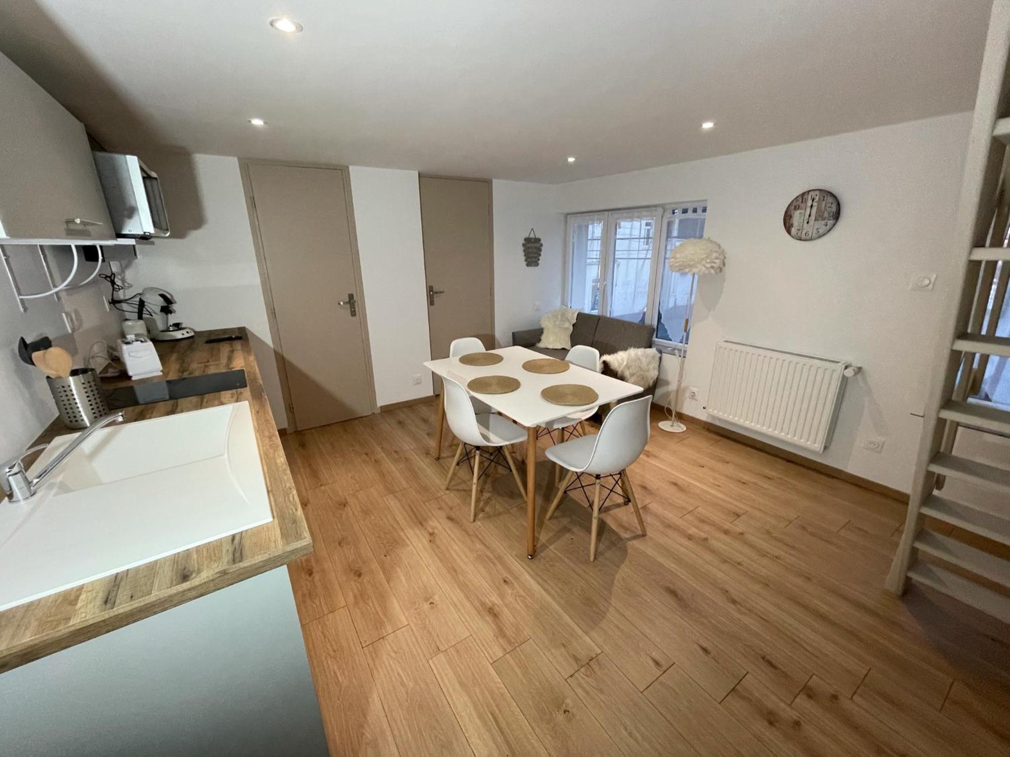 Logements Equipes A Onnaing Avec Espace Balneo En Option Proche Toyota, Autoroute Et Valenciennes Exterior foto