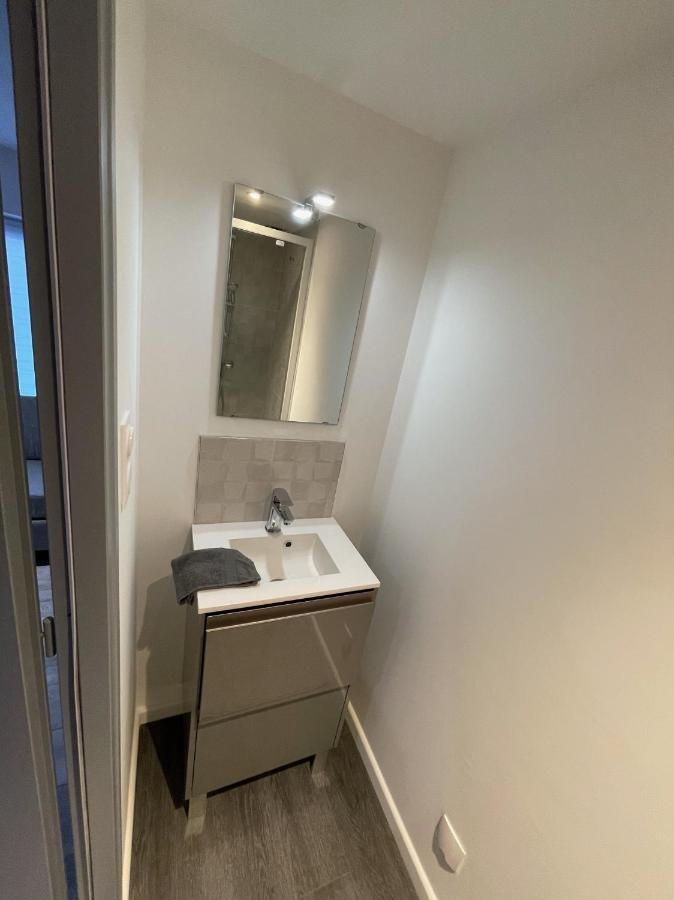 Logements Equipes A Onnaing Avec Espace Balneo En Option Proche Toyota, Autoroute Et Valenciennes Exterior foto
